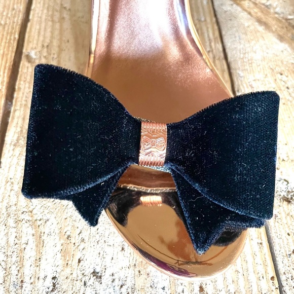 Ted Baker Bowdalo Heels Silver Shimmer Black Velvet Bow Ankle Strap EU 37.5 US 7 - Picture 5 of 13